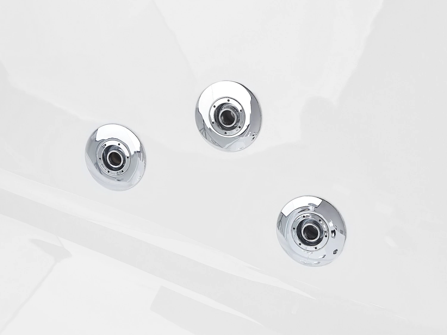 Right Hand Whirlpool Corner Bath 1700 X 800 Mm White PUQUIO - Image 10